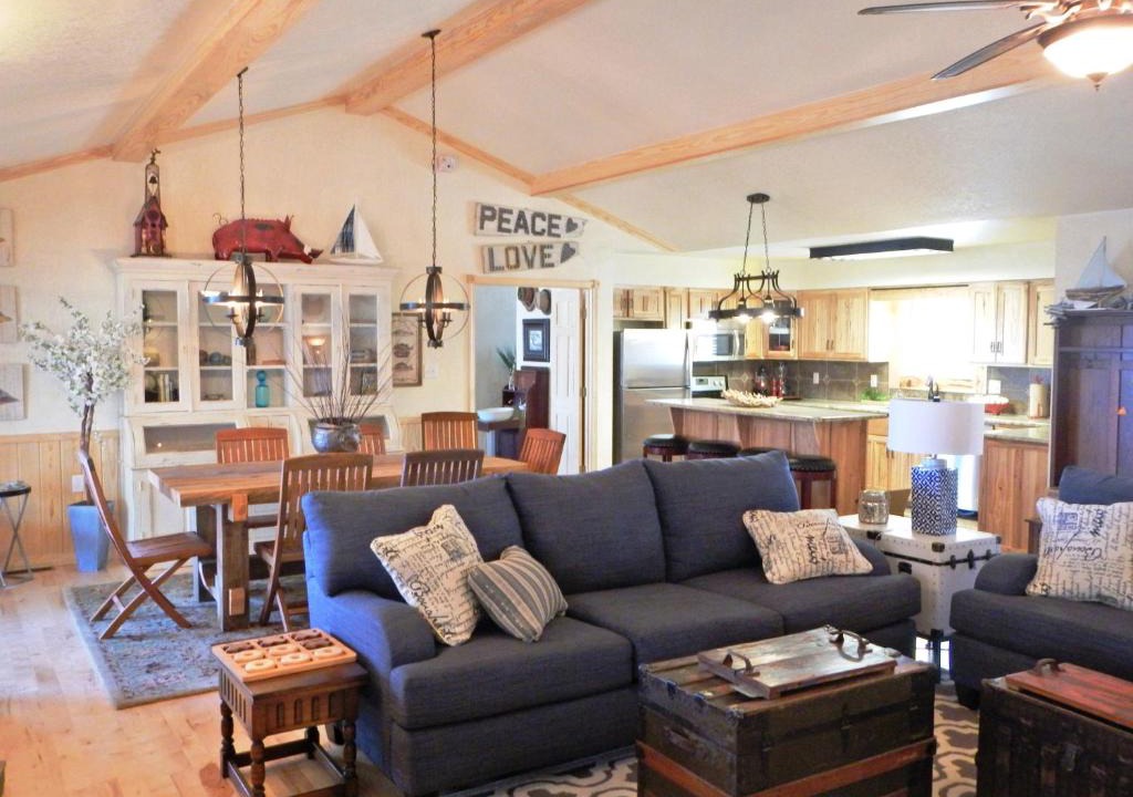 Mount Ida House | Mountain Harbor three bedroom cabin on the lake