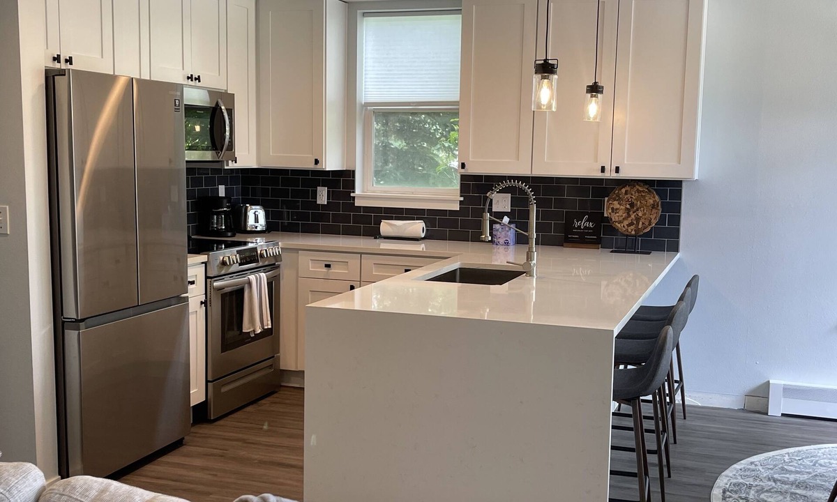 Eagle Condo | Mountain Oasis with Views! One Block to Restaurants :Ask about Seasonal Rental!