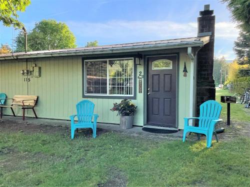 Packwood House | Mountain View | Wifi, Smart TV, In town