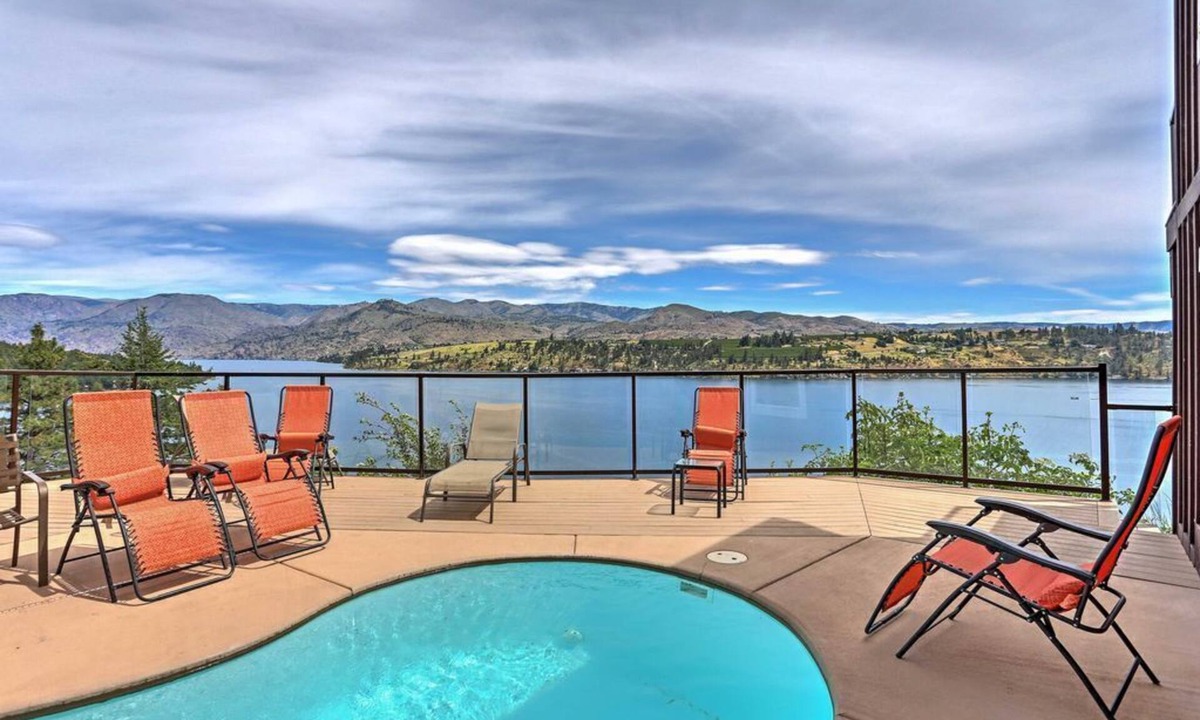 Chelan House | Mountainside Chelan - 2 houses for the price of one, private waterfront, small private pool .