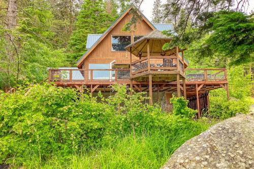 Joseph House | Nana and Papa's - Lakefront dog-friendly home in Joseph with amazing yard deck