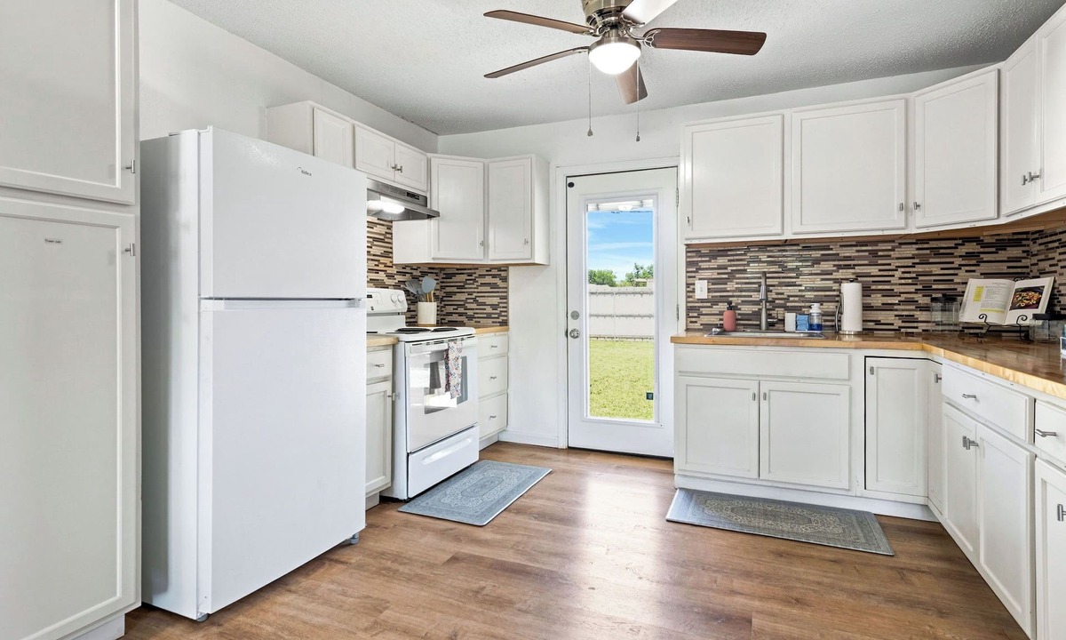 Abilene House | Near HSU, ACU & Hendrick ~ Clean ~ Charming Cottage ~ New Discounts ~ Pets