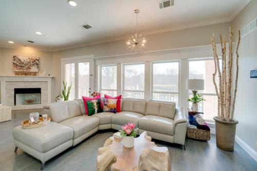 Cedar Hill House | Near Joe Pool Lake! Luxe Getaway w/Shared Pool