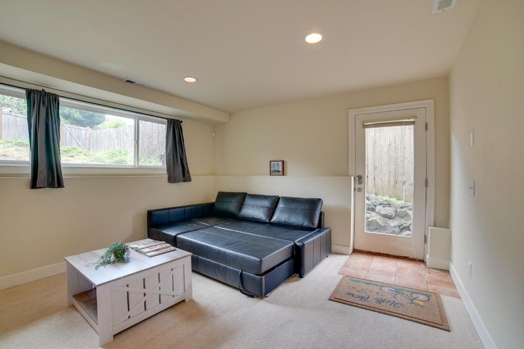 Greenwood Apartment | Near Public Transit & Walkable! Airy Seattle Apt