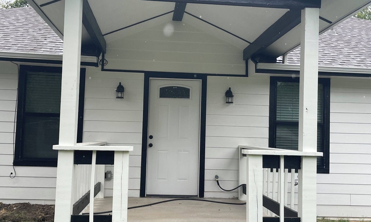 Princeton House | Neat 3 bedroom retreat with AC in charming Princeton. Two minutes to Lavon lake.