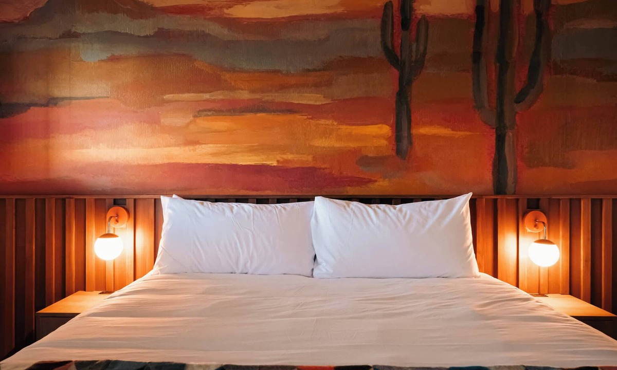 Hale Apartment | Neon Cactus Crashpad | La Vista Motel | 213