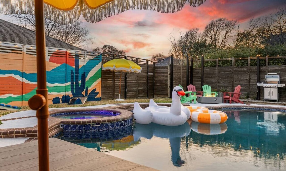 Lake Highlands Villa | [NEW] 6BR Pool Villa | Sauna | Game Room | Theater