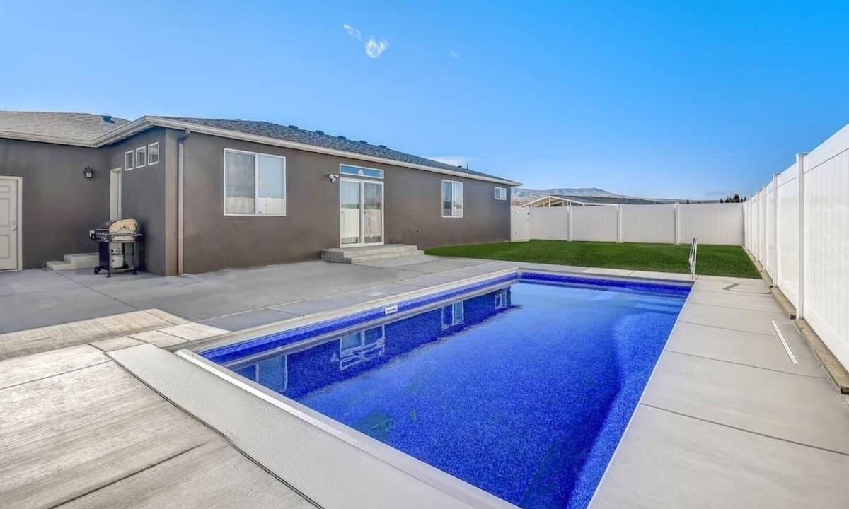 Desert Aire House | NEW CACTUS HOUSE, NEW POOL, HOT TUB, DESERT AIRE!