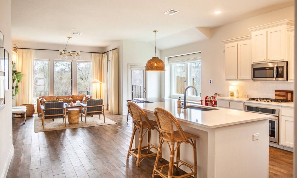 Fort Worth House | New Farmhouse-Modern Home Close to Everything and pet friendly!