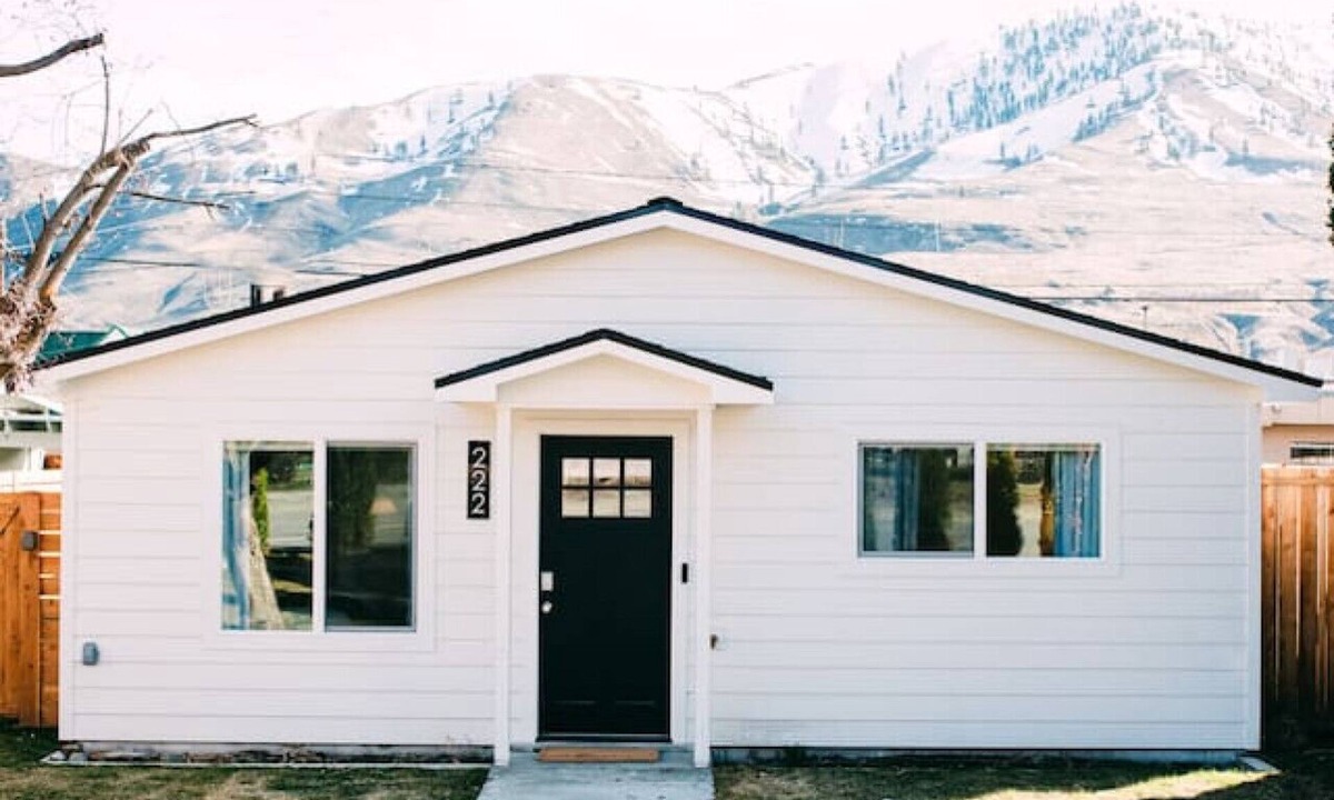 Chelan House | NEW! | Fully renovated! Fenced Bckyrd | Dog Frndly