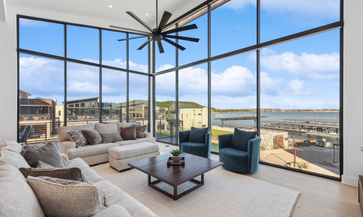Graford House | New Glass Water View at PK *4bed/4.5 bath | Games, Paddle Boards & Kayaks!