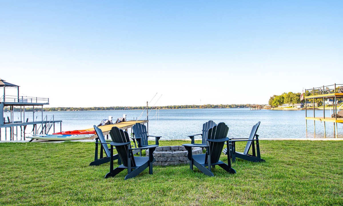 Carolyn Estates House | NEW Lakefront Luxury/5 bedroom/5 bathroom/LakeViews/Sleeps 18