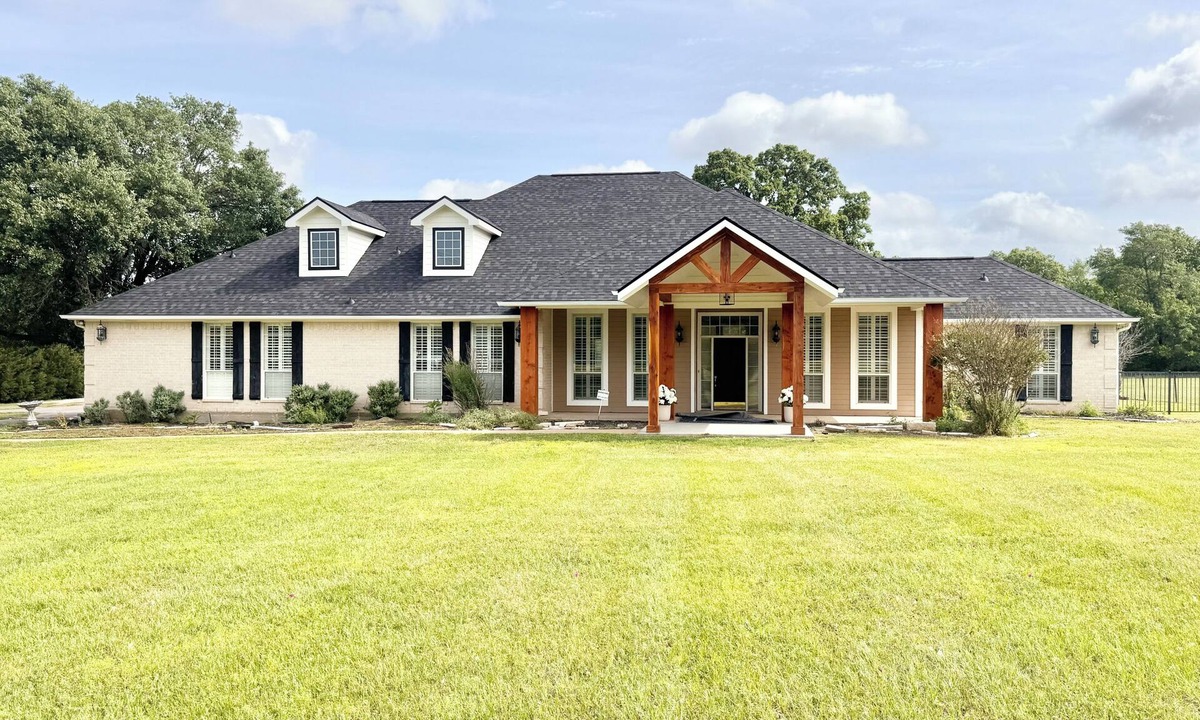 Wellborn House | New Listing 6-bedroom on 3.5 acres,sleeps 25 Pickleball, poker, pool table