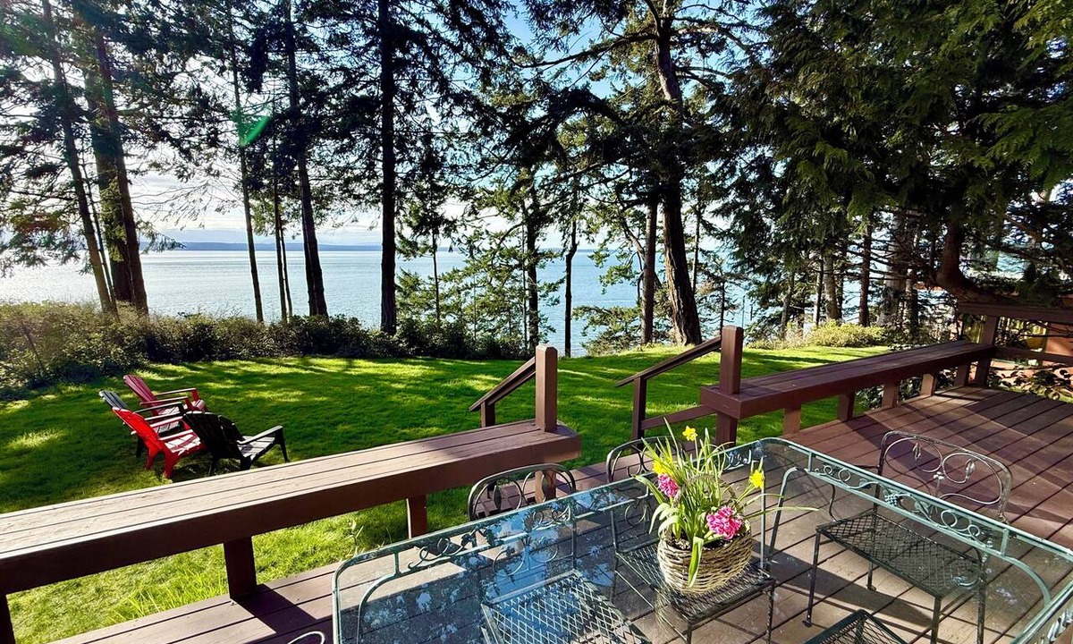 Freeland Cabin | NEW LISTING-Mutiny Bay Ebb Tide Cabin AMAZING SUNSETS, EAGLES GALORE SANDY BEACH