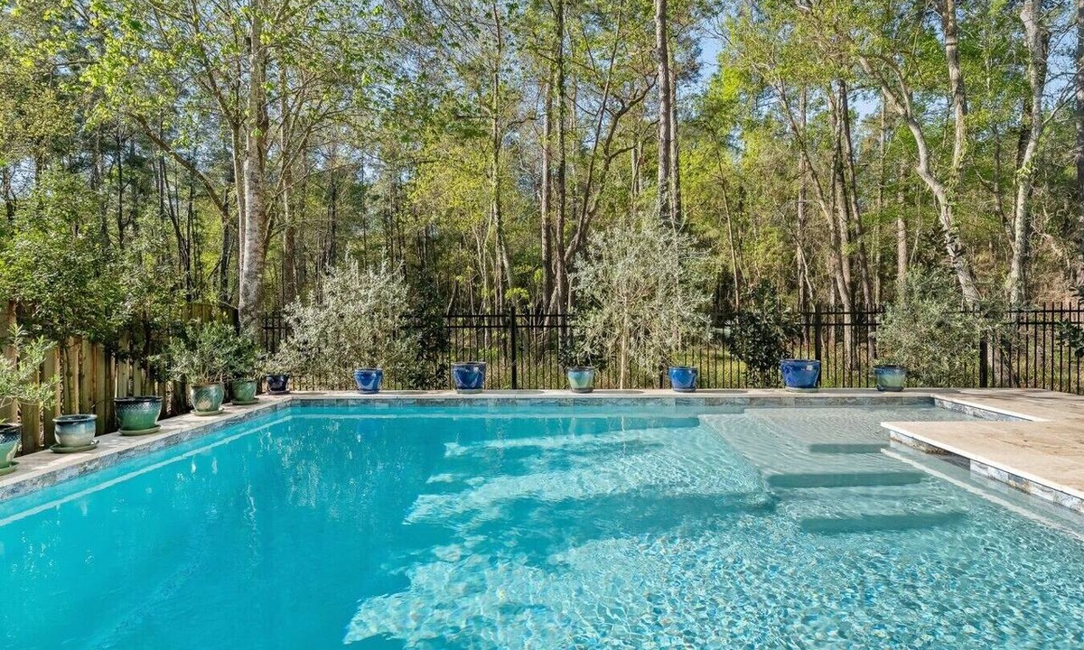 Alden Bridge House | New Luxe 5BR/4.5BA Pool Villa in The Woodlands