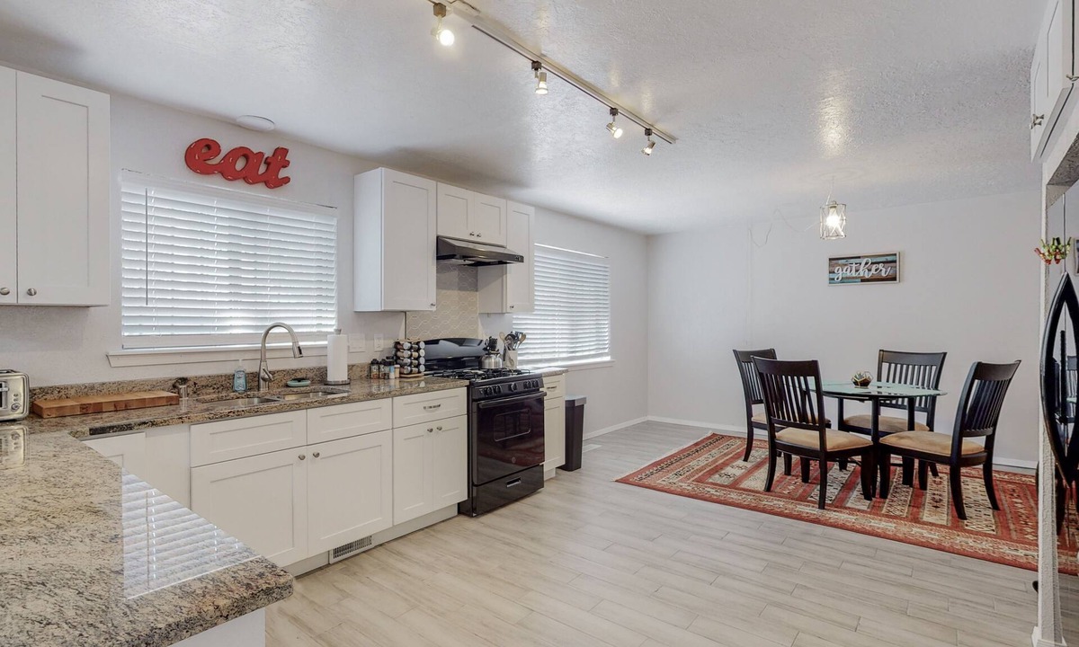 Northeast Heights House | NEW Renovated Private 3/2Home(King)Near Balloon Fiesta Park, Quiet Neighborhood!