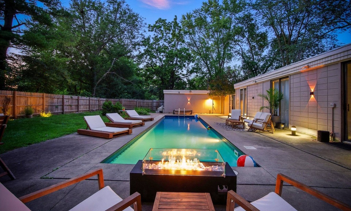 Des Moines House | NEW! The Palms Mirage House