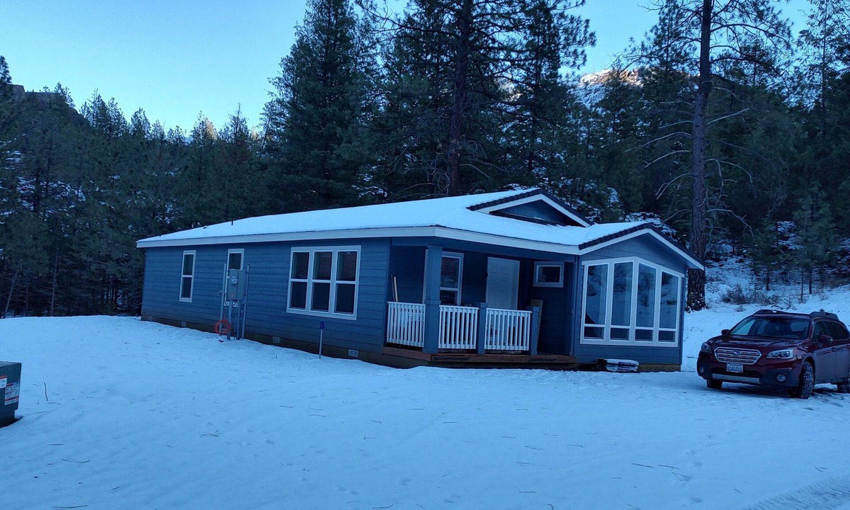 Lincoln House | Newer manufactured home on acreage, RV hookup, 4 miles from free boat ramp.