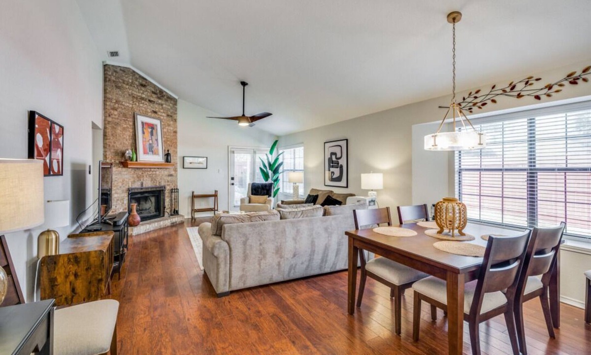 West Arlington House | NEWLY REMODELED 3 BEDROOM HOME GREAT LOCATION
