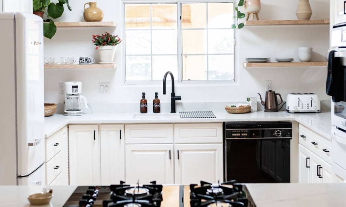 Nob Hill House | NEWLY Remodeled 4 Bedroom Home 5 Minutes From Downtown and Airport!