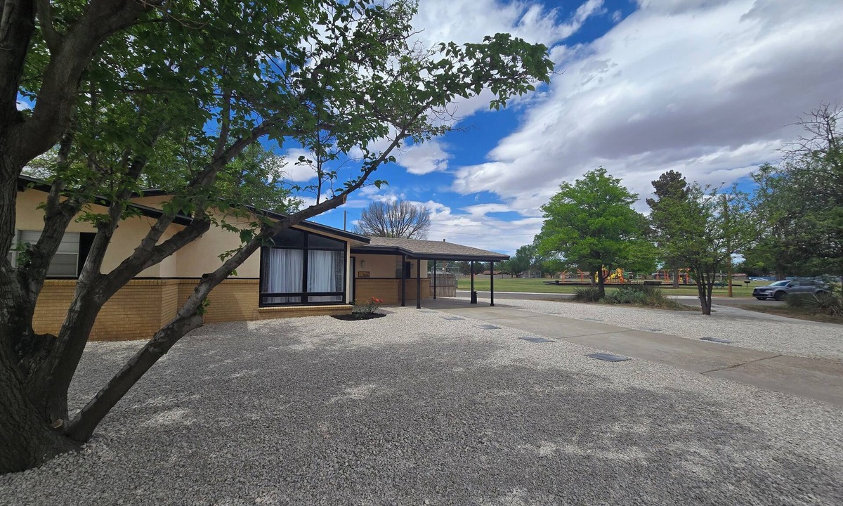 Roswell House | Newly renovated and adorable, family friendly 3-bedroom house in NE Roswell