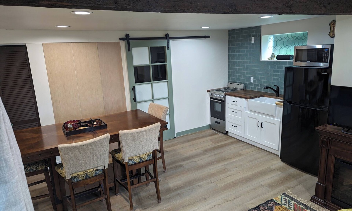 Navy Yard City Apartment | Newly renovated apartment with WiFi in charming Bremerton