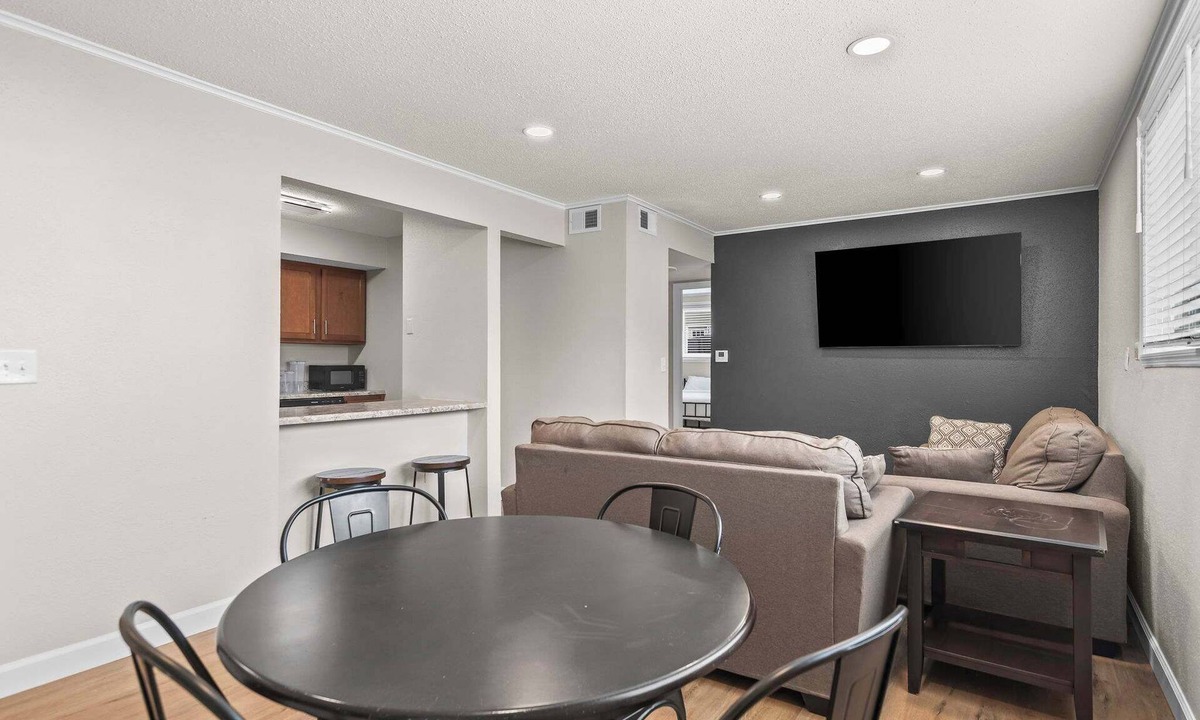 Springfield Apartment | Newly Renovated Unit in Central Spfld! #104