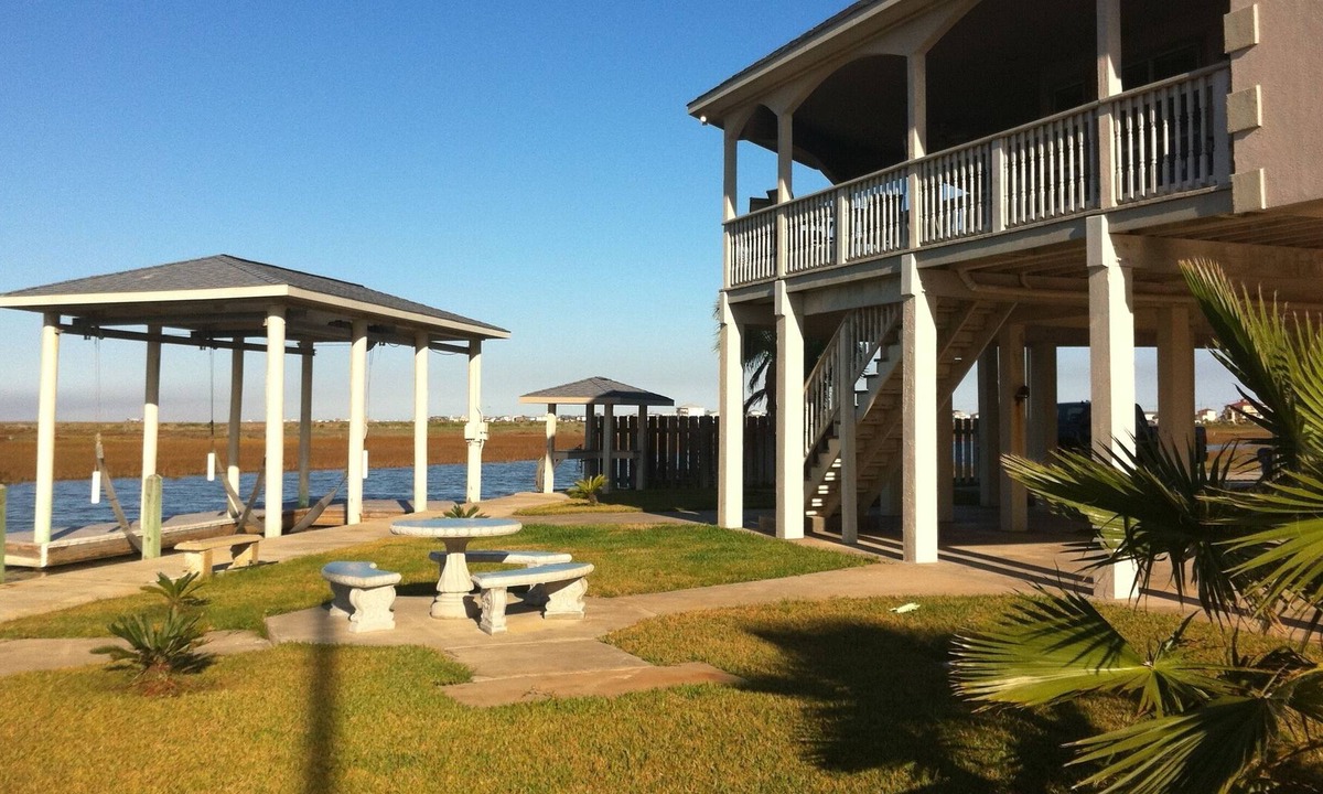 Surfside Beach House | 'Nexta Naked' On The Bay. No Shoes, No Shirt, No Problem!!