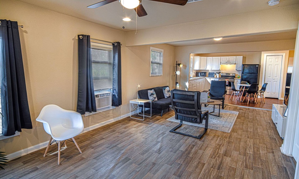 Arena District House | Nice 3br/2ba Near Downtown 2 min At&t Center