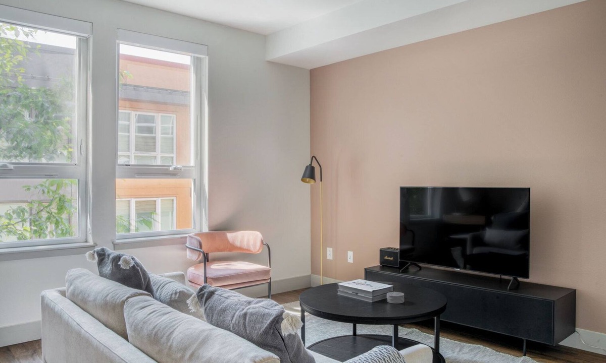 West Bellevue Apartment | Nice Bellevue Jr 1BR w/Rooftop & Gym, nr Coffee & Shops, by Blueground