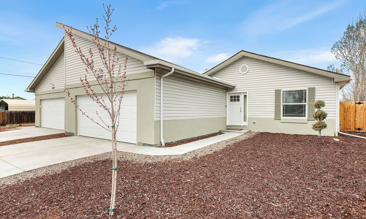Dupont House | Northfield Getaway- 3BED/2BA-Commerce City, Nice YARD, pets OK;