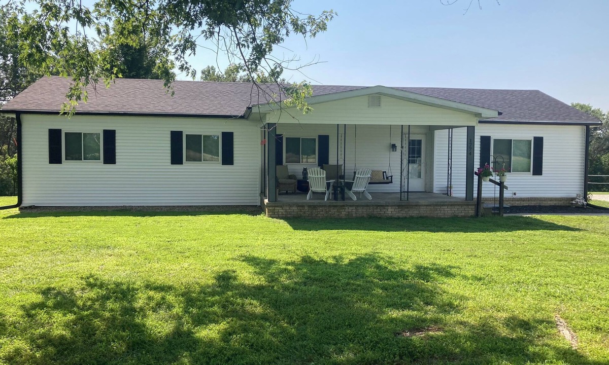 Loraine House | Old Fashioned Getaway is 7 acres of peaceful country living.