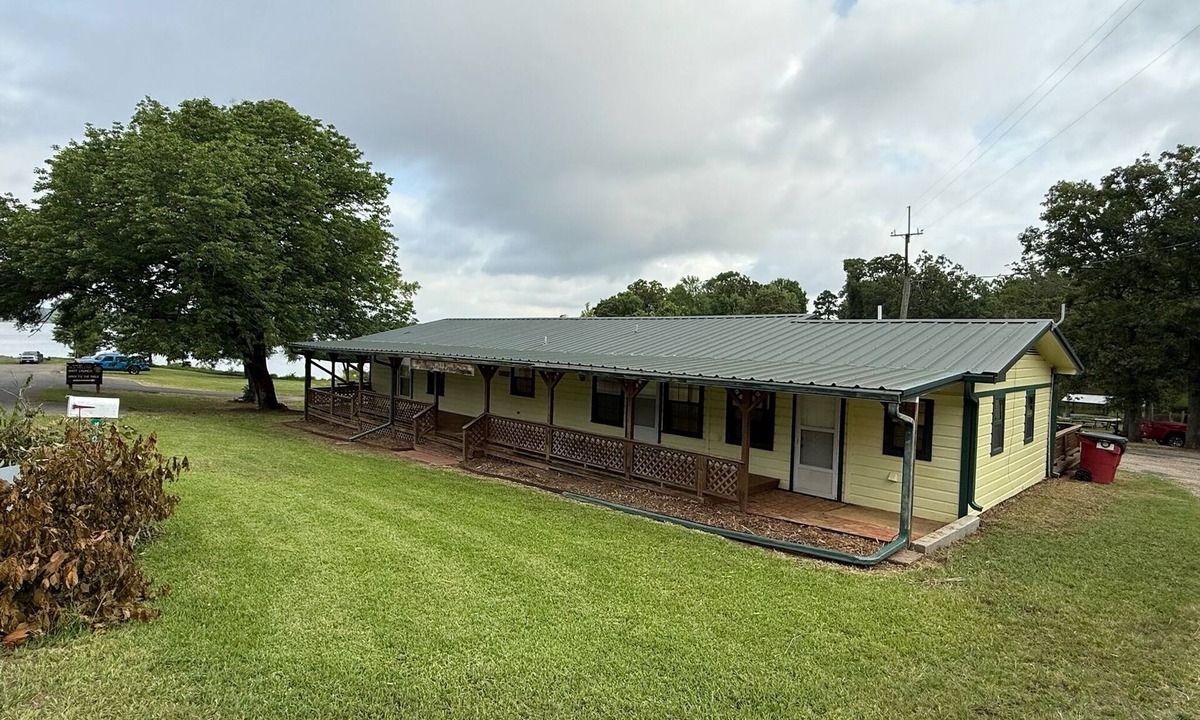 Zwolle House | Ole Yellow - Private boat access w/2 slip boat house