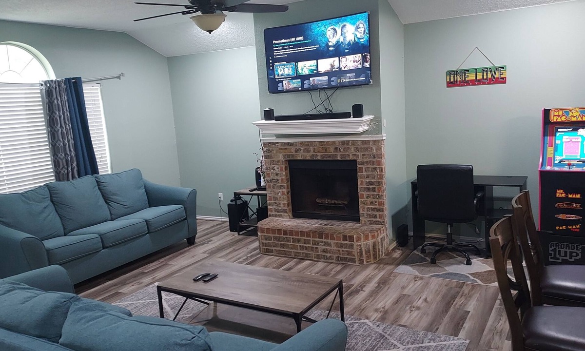 Fort Worth House | One Love House with 3 large bedrooms with walk in closets.