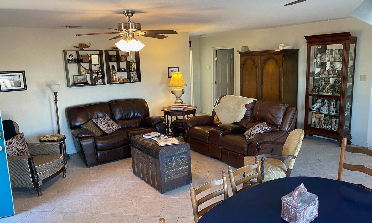 Potosi House | Opa's House a Tranquill Cabin on Edge of Town (Pet Friendly)