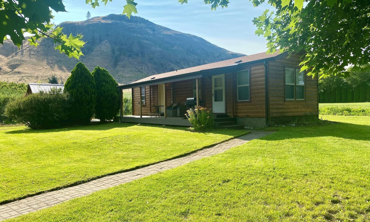Oroville Cottage | Orchard Guest House- Boats, Bikes, ATVs and helicopters welcome!