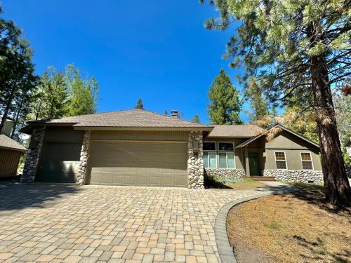 Deer Park House | Oregon Loop 36 - Meredith Lodging
