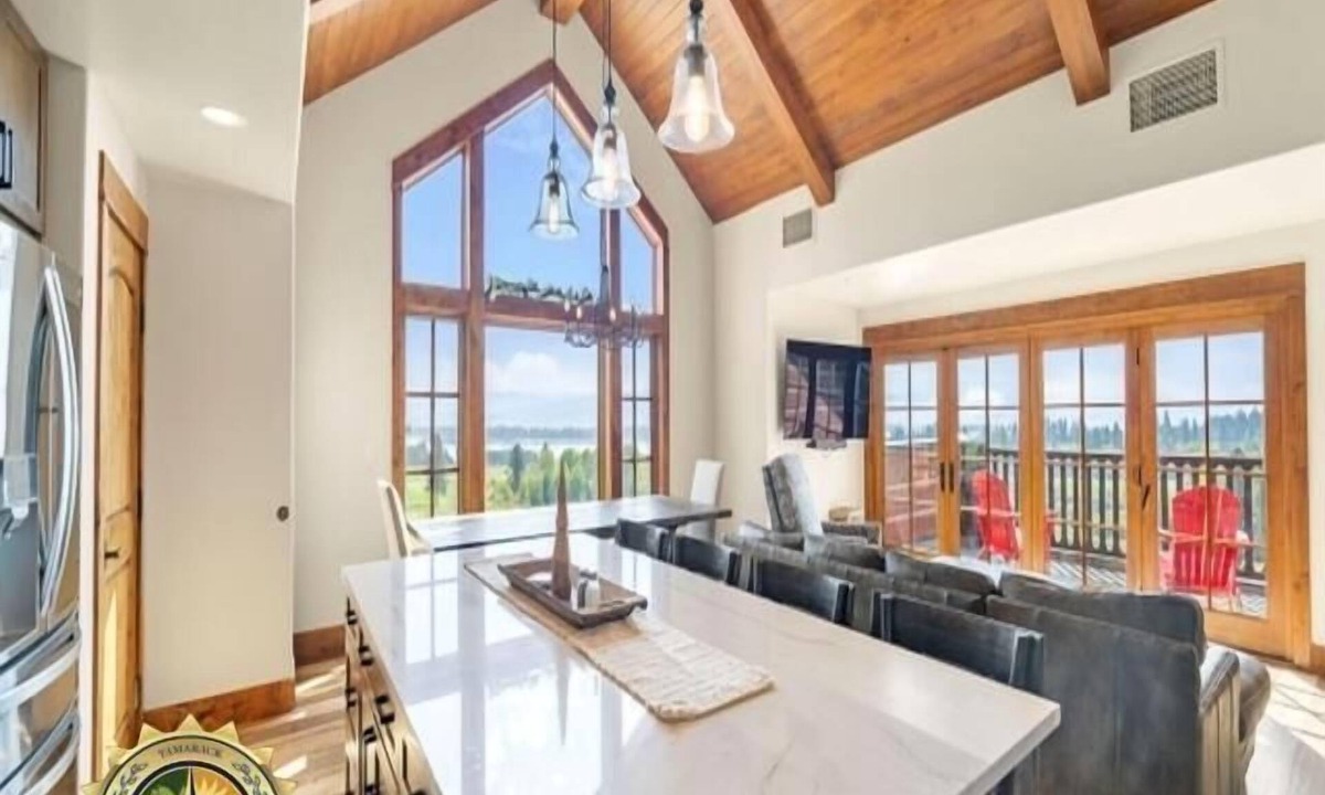 Tamarack Apartment | Osprey's Penthouse|Exclusive Tamarack Perks