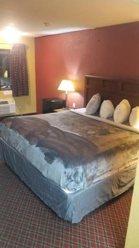 Stillwater Apartment | OSU 2 Queen Beds Hotel Room 230 Wi-Fi