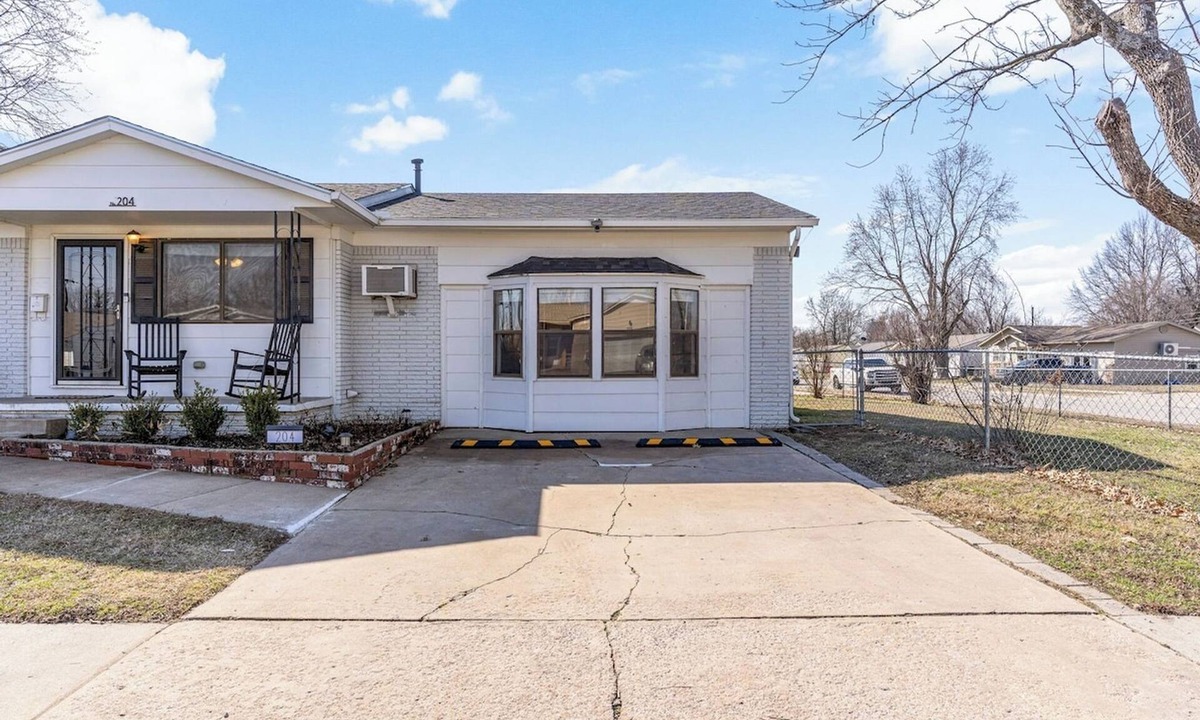Owasso House | Owasso Home/5 beds 2 bath/King