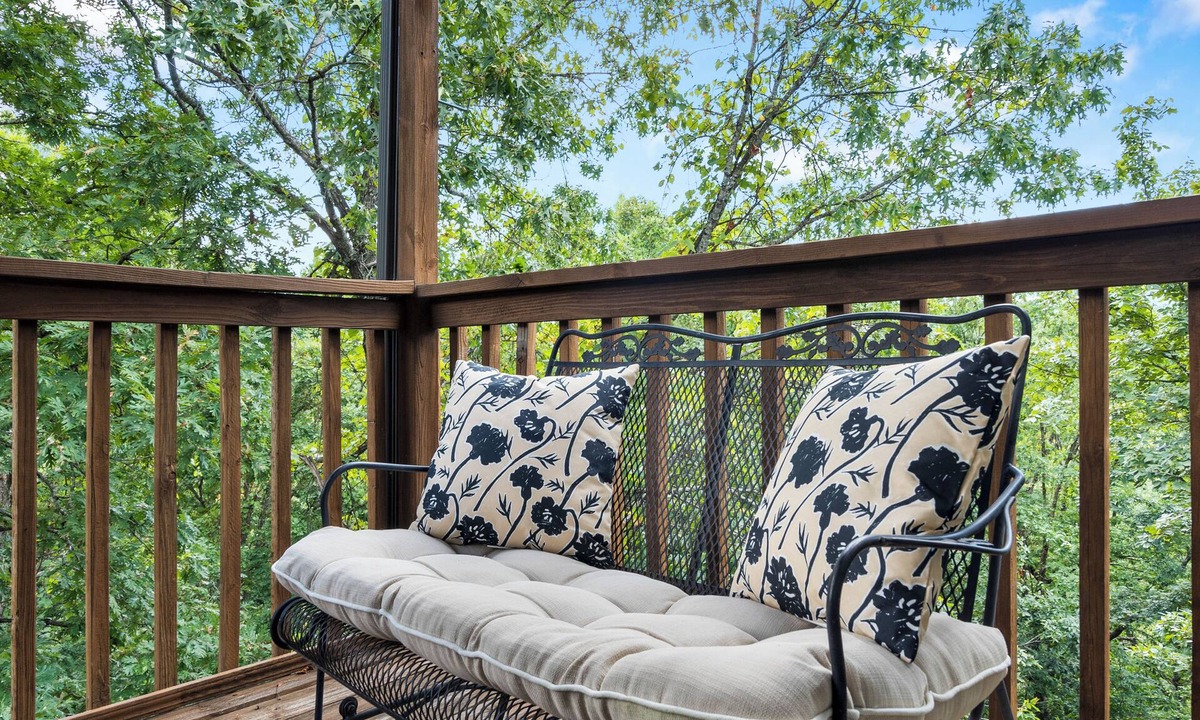 Notch Estates Condo | Ozark Fun - Cozy 2-bedroom 1 mile from SDC - Rest and Relax!