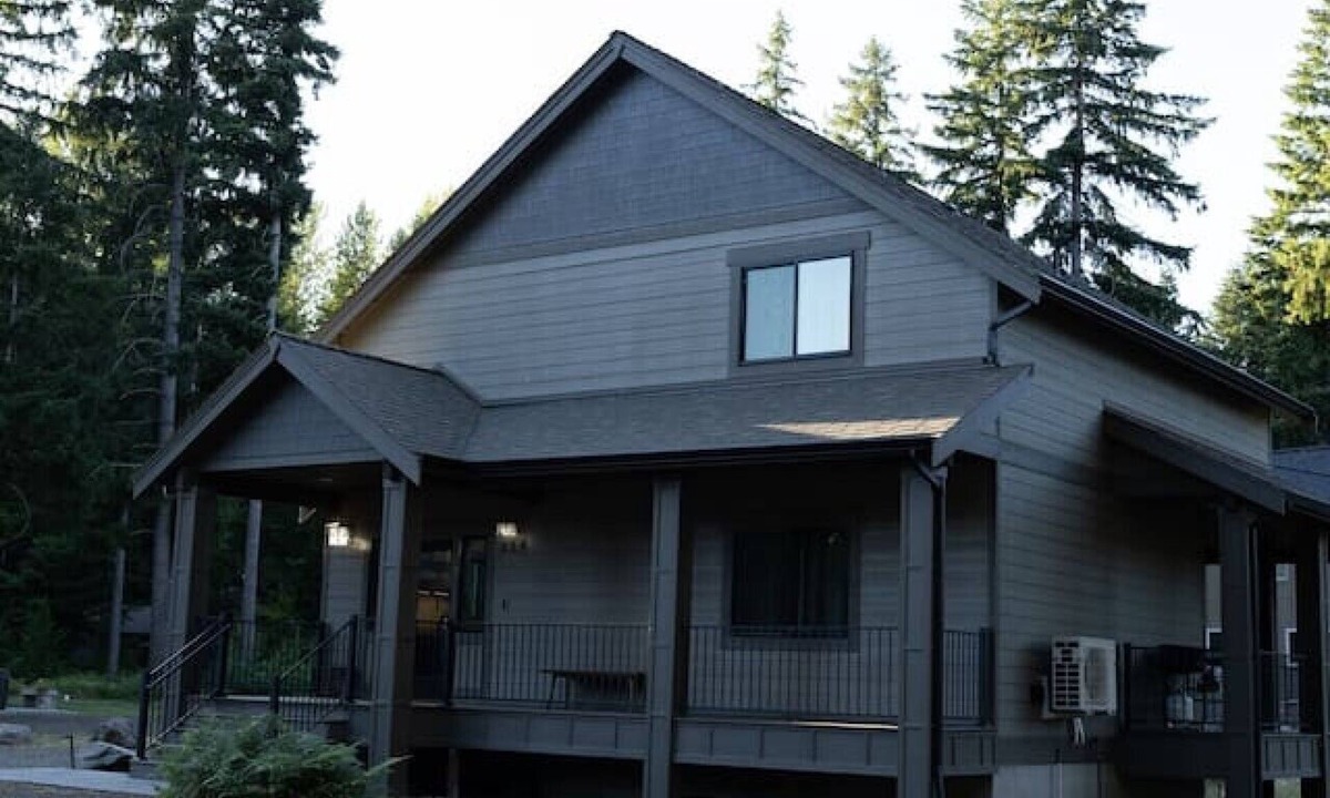 Packwood House | Packwood Cabin w/Hot Tub | Steps to Town & River