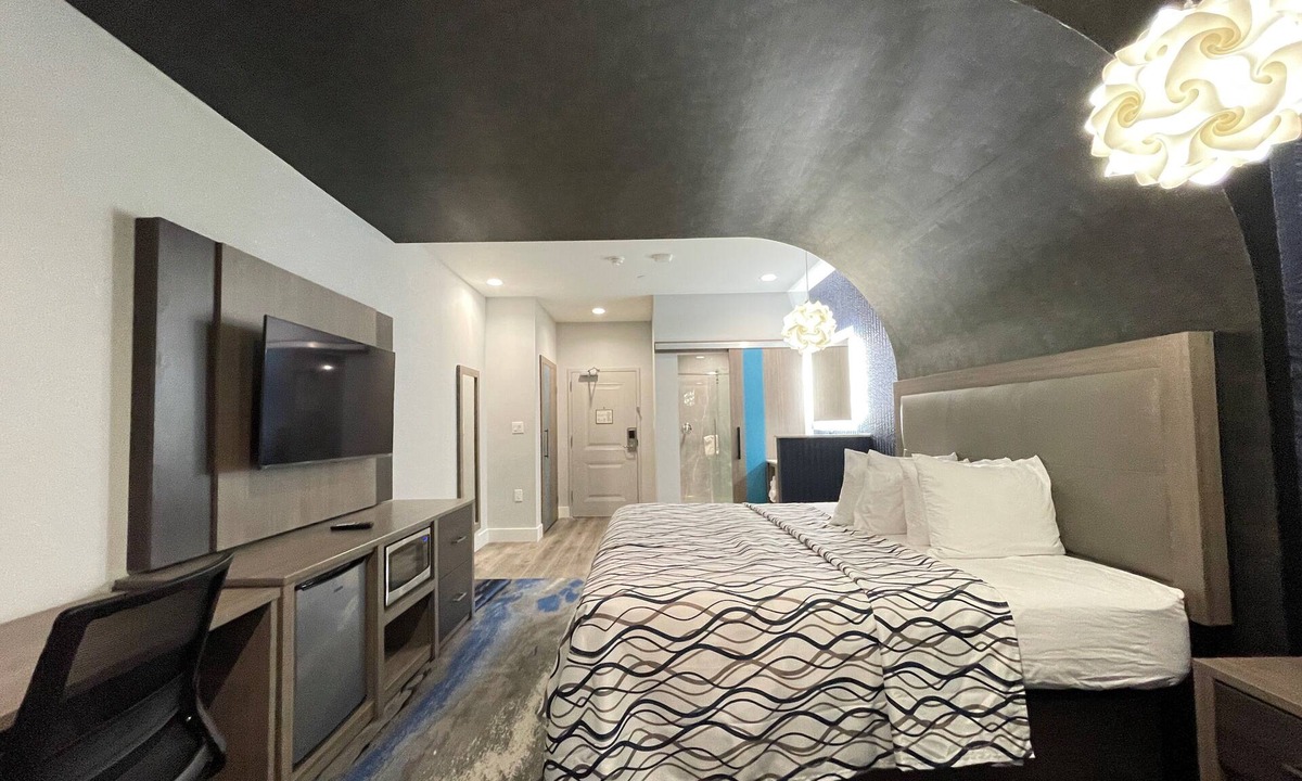 Northeast Houston Hotel | Palace Inn Blue Houston East Beltway 8