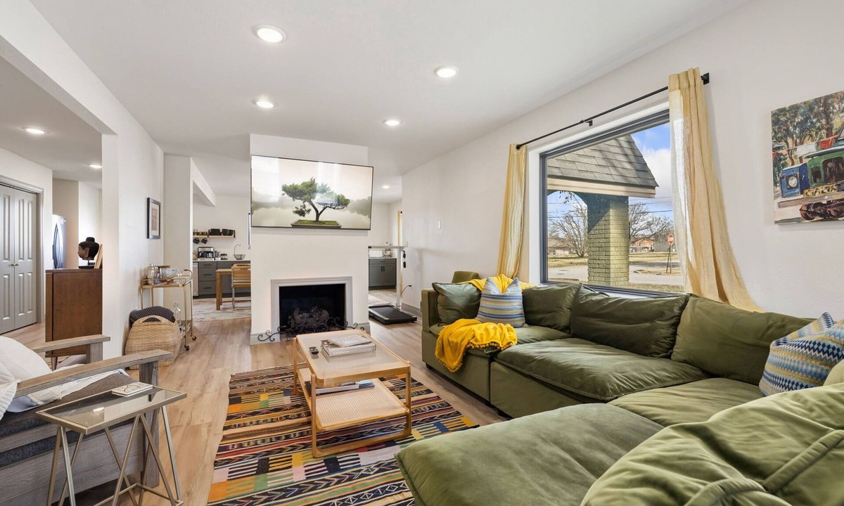 Springdale House | Palm Pool House-Pool-IN Downtown-Walk Everywhere!