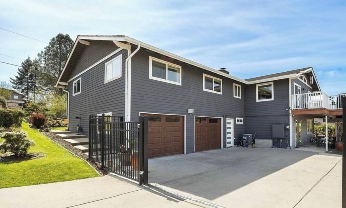 Kennydale House | Panoramic Lakeview Retreat-Hot Tub-AC