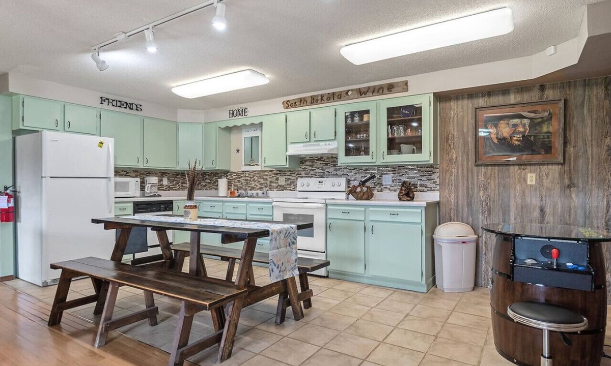 Custer House | Papa’s Place: Scenic Willow Creek Escape