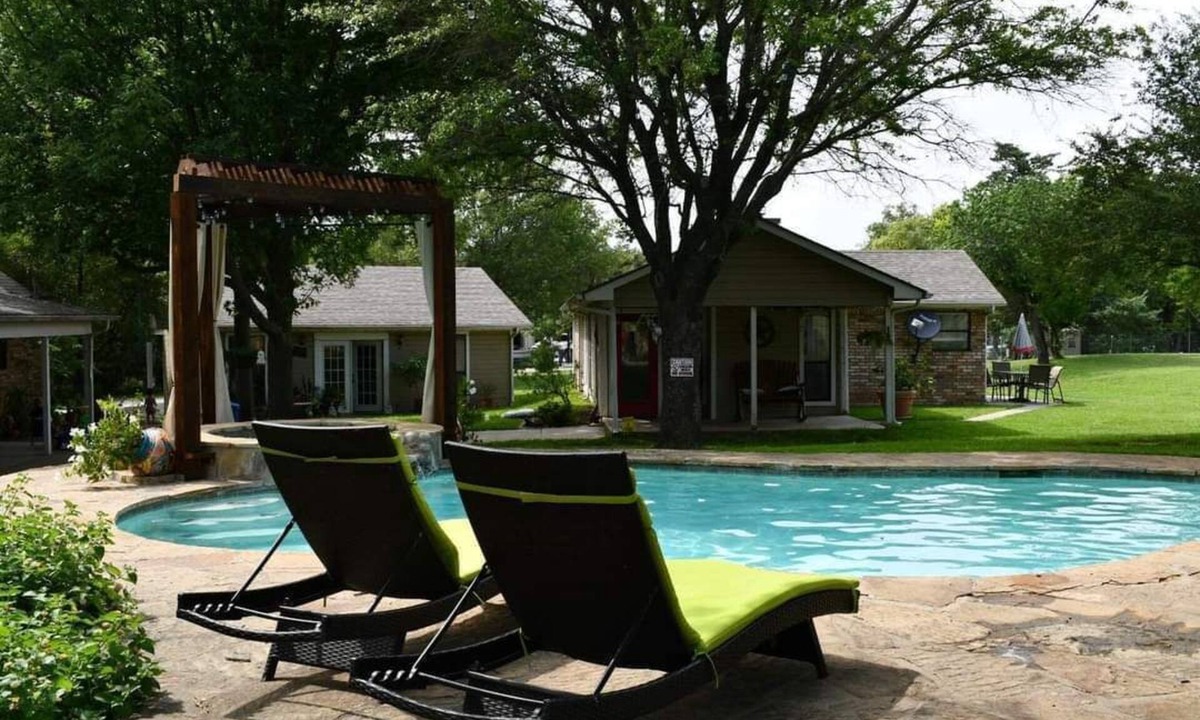Decatur House | Paradise in the country w/Pool & hot tub! Unplug & Recharge. Pet friendly