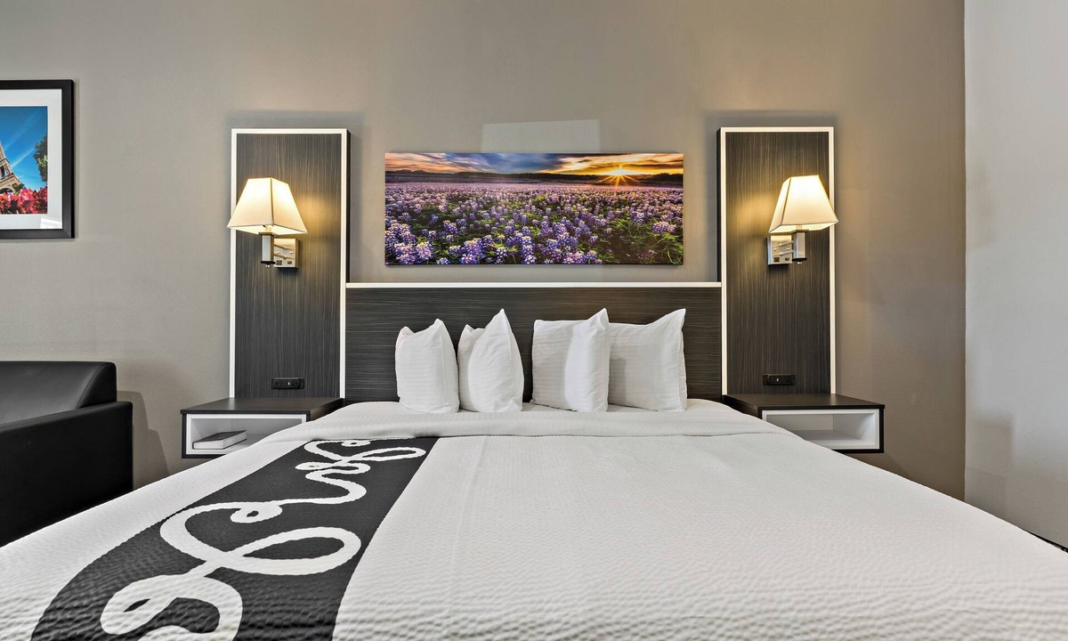 Paris Hotel | Paris Inn & Suites