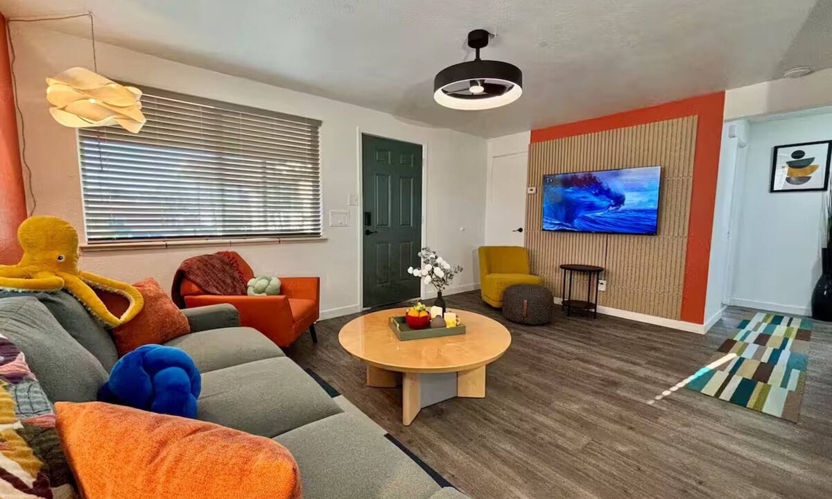 Arvada Plaza Area Apartment | Park side, Pets, 420, Hot Tub, Quiet, 1Gb Internet
