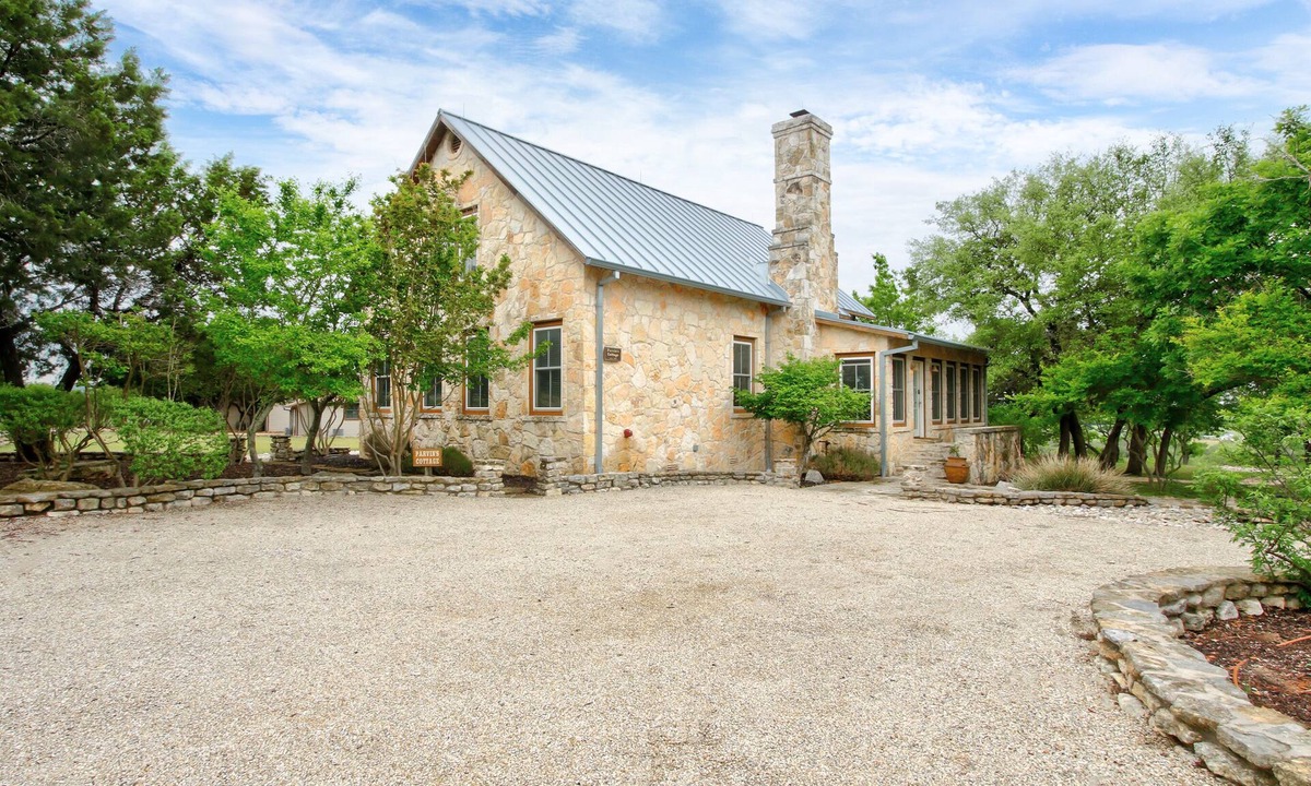 Comfort Cottage | Parvin's Cottage at Riven Rock Ranch in Comfort TX